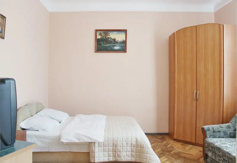 Однокімнатна квартира біля церкви Онуфрія, вул. Богдана Хмельницького, 61
