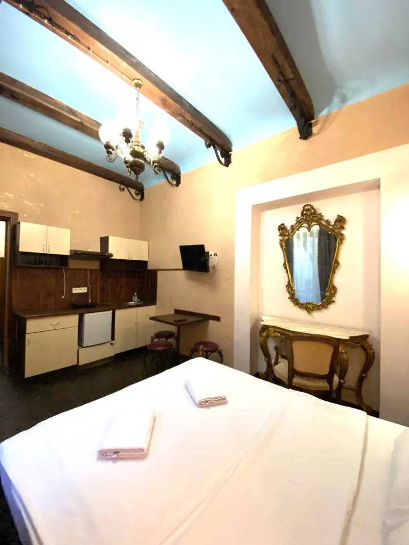Apartment for two on Lesi Ukrainky Street, Lesi Ukrainky St, 19, apt. 5, photo 2