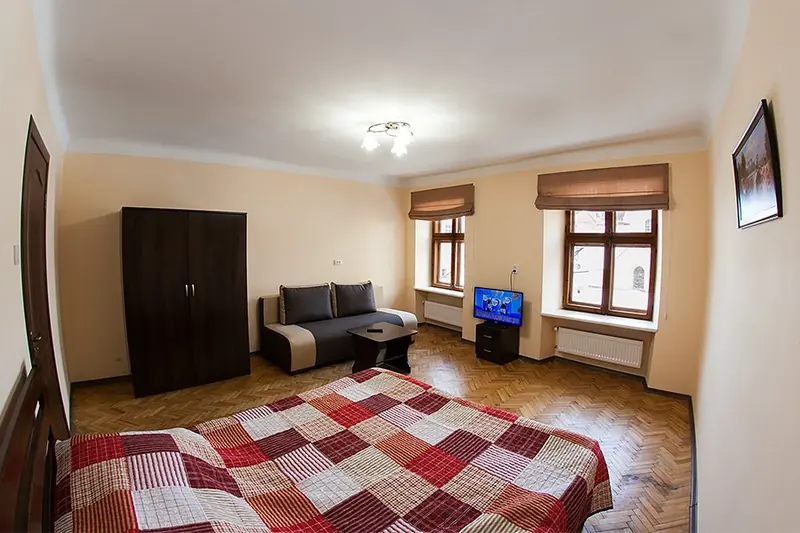 Двокімнатна на шістьох на Вірменській, вул. Вірменська, 12, кв. 10